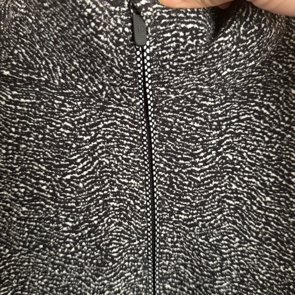 Lululemon Outrun 1/2 Zip - Picture 4 of 9